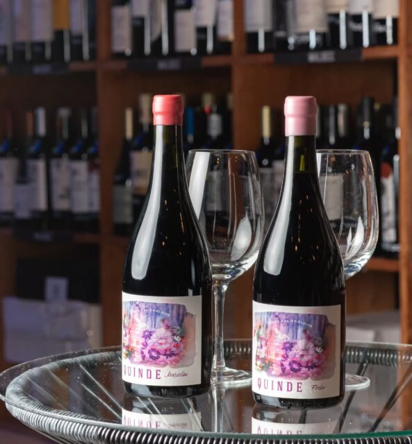 Elegí Quinde que es descubrir sensaciones nuevas🍇
Freisa y Marselán, dos uvas no tradicionales que transformamos en vinos únicos 🍷
Partidas limitadas. Carácter auténtico
Para quienes buscan algo distinto en cada copa