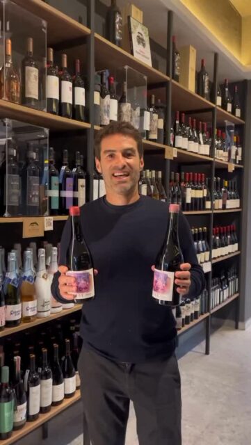 🍷 Dos expresiones únicas, una misma filosofía
👌🏻Quinde Freisa y Quinde Marselán nos invitan a descubrir variedades poco tradicionales que sorprenden por su frescura, autenticidad y personalidad
✨ Freisa: ligera, fresca y vibrante, ideal para quienes buscan vinos ágiles y fáciles de disfrutar
✨ Marselán: una cepa de origen francés que combina intensidad aromática, equilibrio y gran expresión frutal
🍇 Elaborados con precisión y crianza en acero inoxidable para preservar toda la identidad de la uva, estos vinos reflejan la búsqueda constante de innovación y calidad de Vinecol
#vinosorganicos #wine #organicwine #vinecol #vinosnaturales