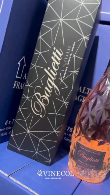 Para este domingo el Día del Padre, regalá algo diferente y único 🥂
Regalá vinos de la familia Baglietti, en sus líneas Rosado, Prosecco y Moscato ✨
Disfrutá brindando con vinos únicos directo de Italia 🇮🇹🇦🇷
#díadelpadre #wine #vinosorganicos #bodegavinecol #italianwine